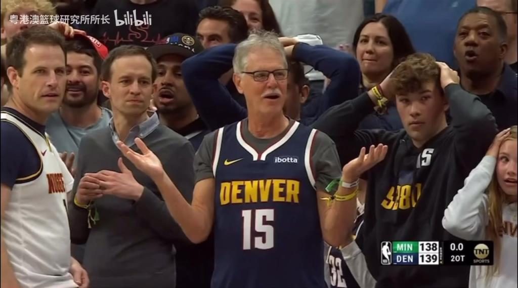 導火索？回顧此前掘金對陣森林狼，威少送出三分犯規(guī)后的眾生相！