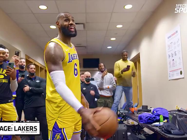 里弗斯絕殺之后湖人隊(duì)的更衣室氛圍，簡直不要太和諧！！