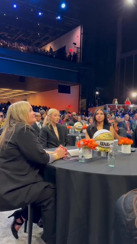 今天這穿搭，差點(diǎn)沒認(rèn)出來！佩奇-布克斯當(dāng)選WNBA狀元后十分淡定